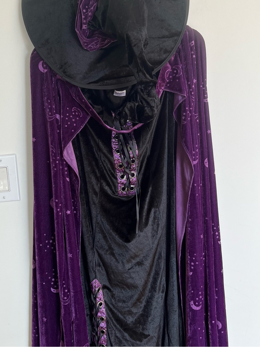 Spirit Halloween Women’s Small Celestial 3pc Witch Costume Dress Cape Hat